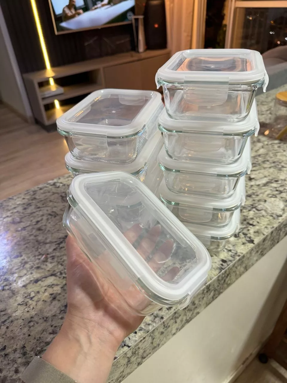 Pote de vidro 640ml na mão