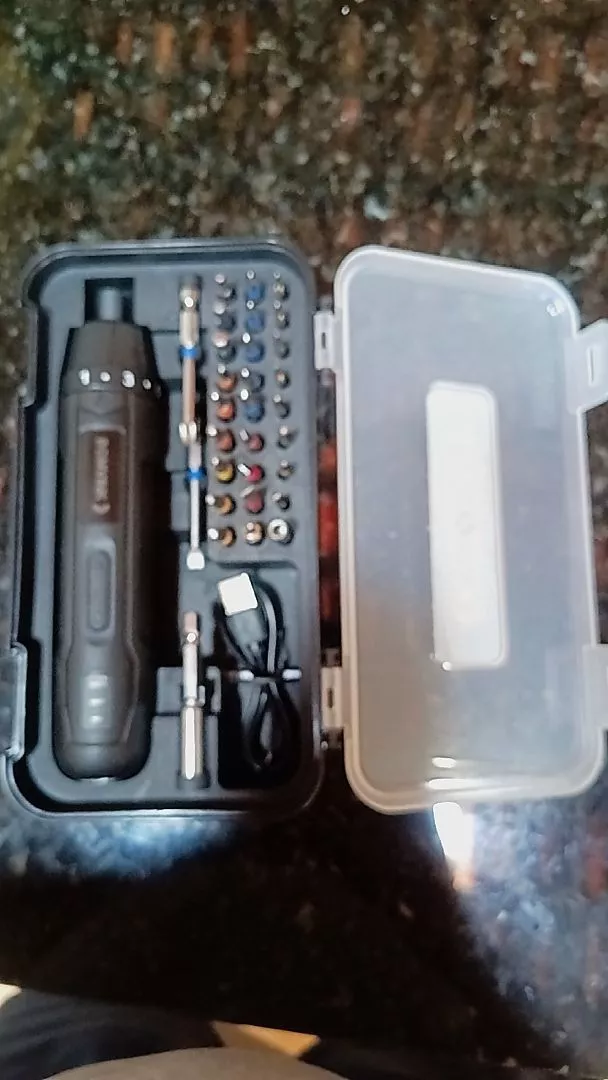 Foto de cliente com o kit parafusadeira 33 peças (3)