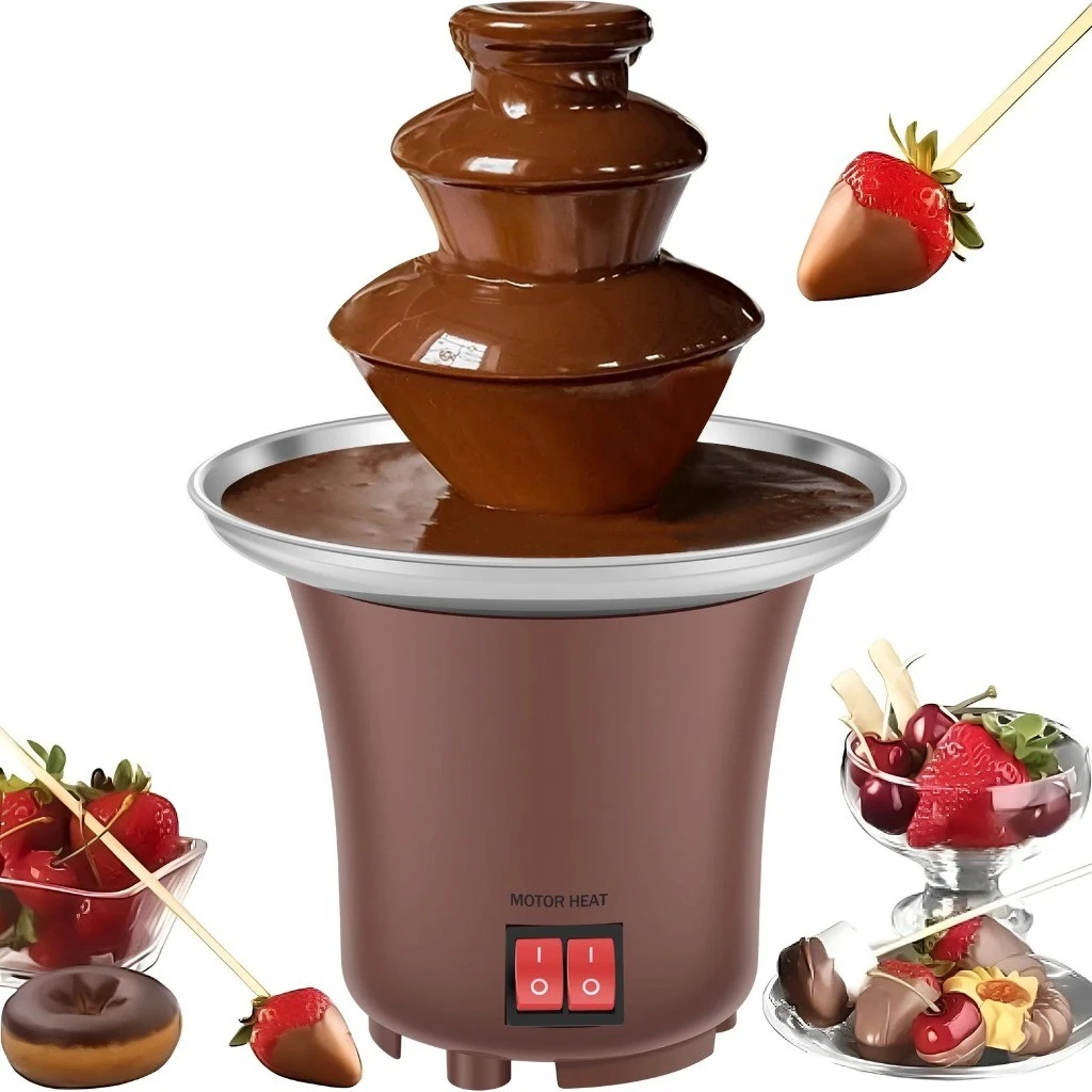 Cascata de chocolate com morango coberto e taças de frutas ao lado