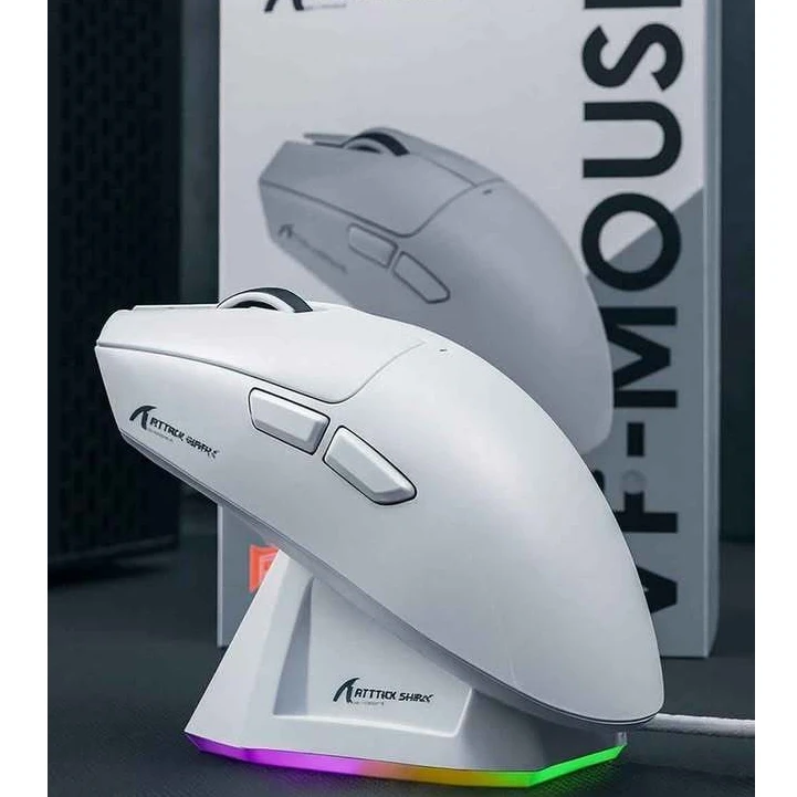 Mouse Attack Shark X11 branco apoiado na base